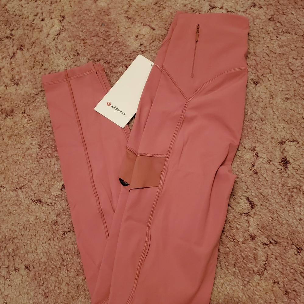 Lululemon Break a Trail SHRTight 28"